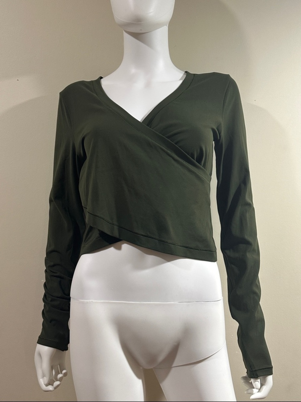 Athleta Women's Size Medium Olive Green Stretch Long Sleeve Top